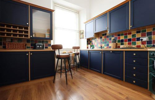 Spacious 3BR Flat in Cowbridge Centre - Foto 2