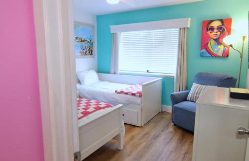 Pink Dream House - 2BR, Pools, Patios, & Walk to Ocean in Panama City Beach - Foto 54