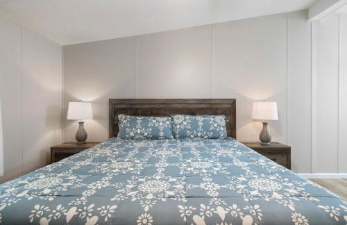 New! 2 Homes-Firepit, Hot Tub, Huge Yard and Dock - Foto 20