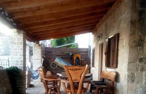 Green Marble Pool Cottage 3 BR in 2 adjoining stone buildings on a 2 acre private land - Foto 14