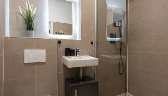 Modernes, zentrales City-Apartment am Kennedyplatz, nahe Hauptbahnhof und Limbecker Platz, lichtdurchflutete Räume - Foto 5, towels, Shower