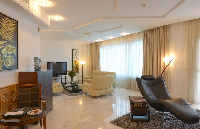 The Penthouse Suites Hotel - Photo 35