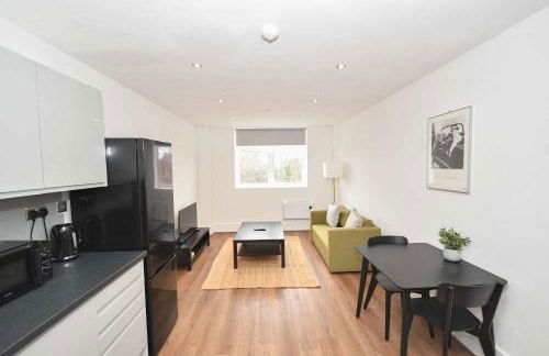 Modern 1 Bedroom Apartment in Morley with Parking - Foto 26