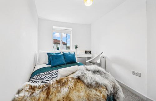 Modern & Cozy Private Double Room - Shared House by AltoLuxo Short Lets & Serviced Accommodation with Free WiFi & Parking - Foto 1