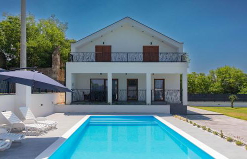 Gorgeous Home In Smokovic - Photo 1