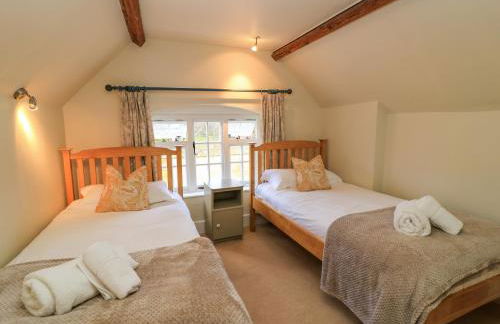 April Cottage - Photo 22