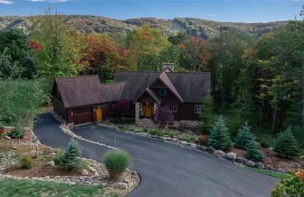 Luxurious Chalet! Hot-tub, Bonfire & Ideal Location for Skiing & Town - Foto 4