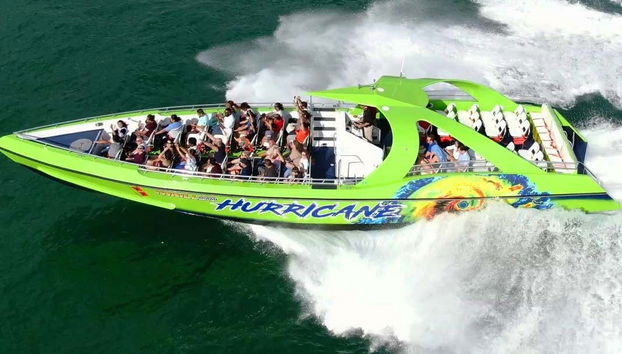 Bateau à moteur Hurricane