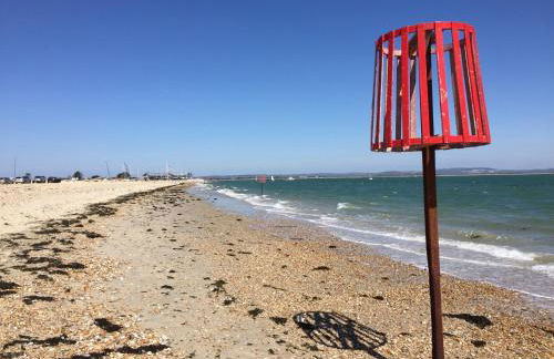 Seaside Studio Retreat w Hot Tub April - October - Photo 5