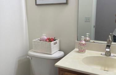 Charming Entire 3 Bedrooms House with AC and Wifi - Foto 27