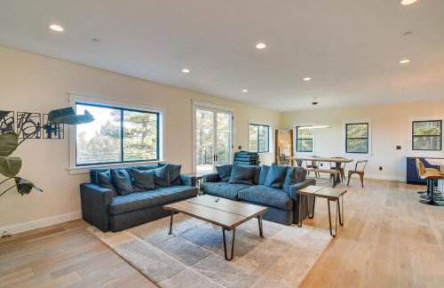 Great for Gatherings! Evergreen Getaway with Hot Tub - Foto 8