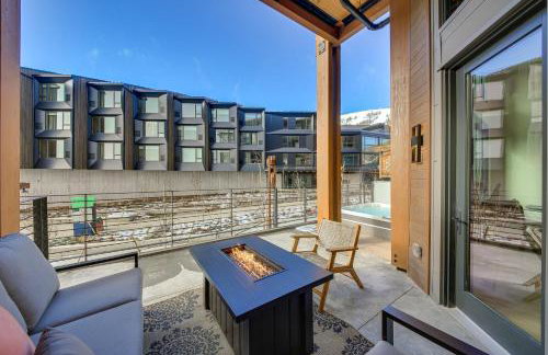 Luxe Schweitzer Condo with Hot Tub Ski-InandSki-Out! - Foto 2