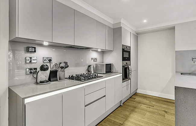 Chic and Contemporary Retreat in Brentford - Foto 5