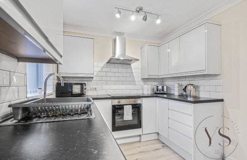 Group-Friendly 3BR Near Dudley + Parking - Foto 42