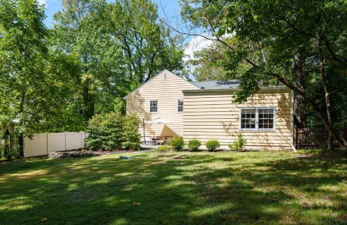 Exclusive Lux Home Near Town • Game Rm • Gym • 4BR - Photo 79