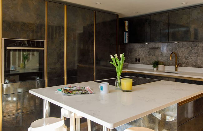 Terraced Townhouse Close to City Centre - Photo 9