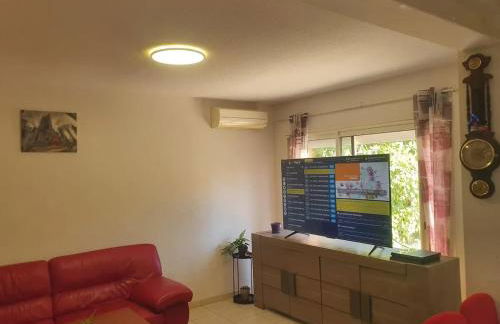 Maison confortable à Carcassonne avec jardin privé - Foto 2