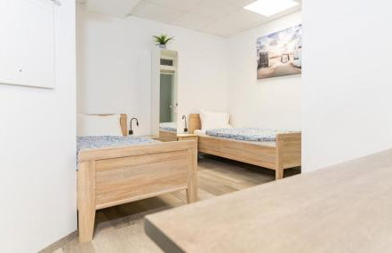 Private room #5 with 2 beds, ground floor, AC, only 2min to RAB - Foto 11