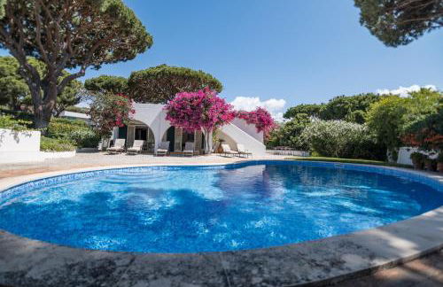 Traditional 3 bedroom villa with great pool in the heart of Vale do Lobo - Photo 21
