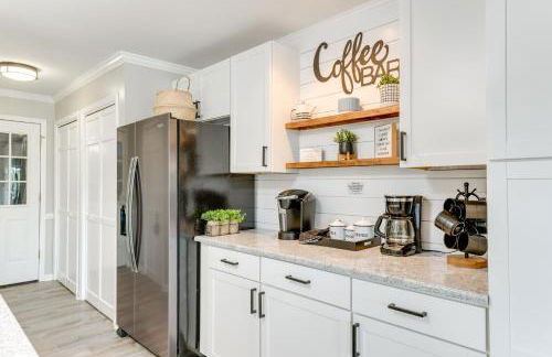 Lakefront Sherrills Ford Haven with Boat Dock! - Foto 10