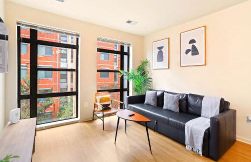 Comfort & Convenience in Trendy Crystal City Loft - Photo 8