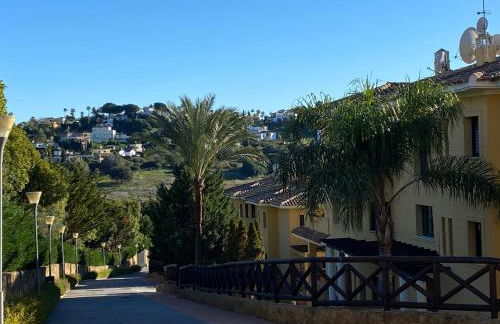 Sunny Retreat with Stunning View - Foto 47