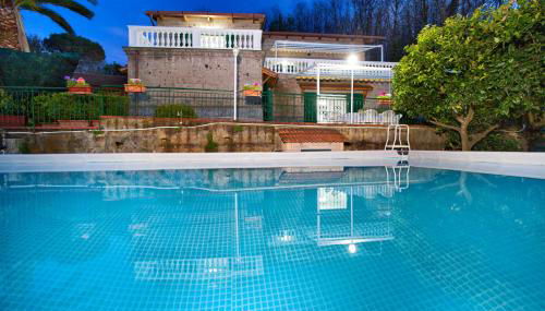 Villa Luisa Jacuzzi and Pool - Photo 4