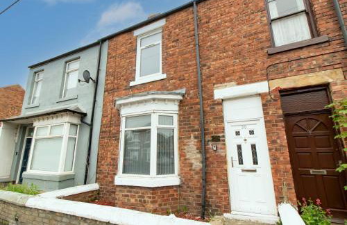 Recently renovated stylish home parking - Pass the Keys - Photo 39