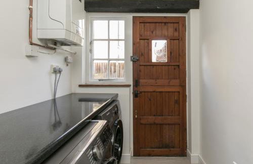 Idyllic Home in Picturesque Village of Wraysbury - Pass the Keys - Foto 12