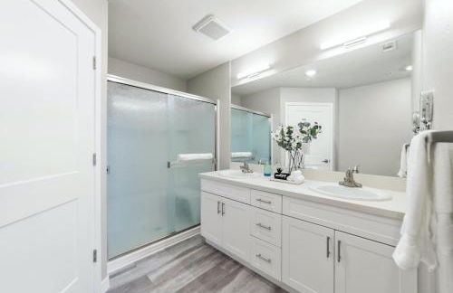 Designer Apt with Jacuzzi, Pool & Mountain Views - Foto 10