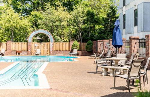 Famous Music Row Presidential Suite with Guitar Pool - Foto 47