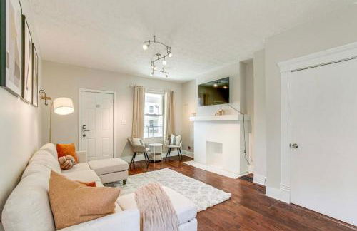 Quiet & Spacious Home Near Downtown - Foto 4