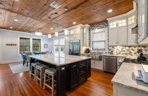 Cottage at Kempner Park Pet-Friendly Modern Home w Backyard - Foto 2