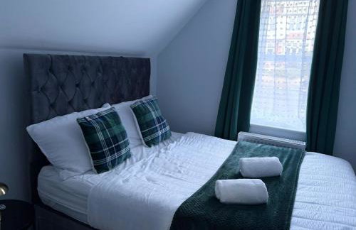 Central 2BR Home with Parking near Ferry - Foto 18