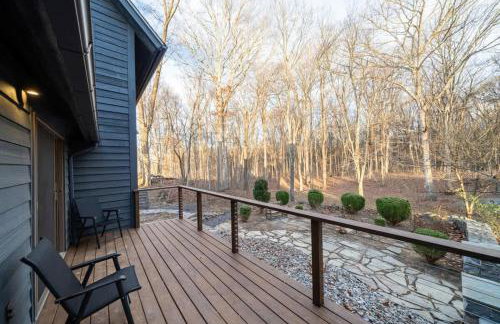 Exclusive Wooded Chalet w Magnificent River Views - Foto 32