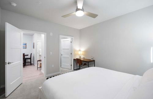 Pool & Fitness Room Near University Park - Covered Parking - Foto 44