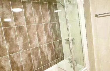 3 bed house with parking near airport - Foto 20