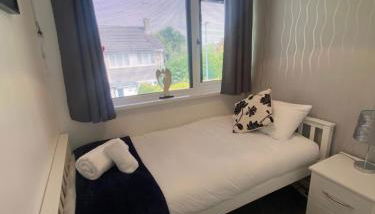 The Brook House - Spacious 3 Bed Home From Home in Burton - Foto 3, towels