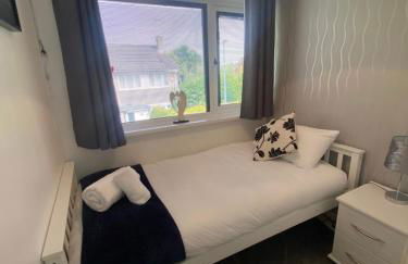 The Brook House - Spacious 3 Bed Home From Home in Burton - Foto 3