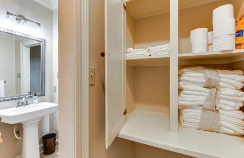 Lakefront Oscar Home with Game Room and Boat Dock! - Foto 20