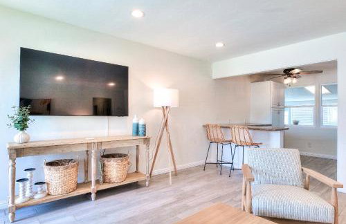 Beachside Bliss Spacious 3BR Retreat, Steps to Ocean - Foto 12