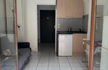Studio 3 pers climatisé rénové, au calme, idéalement situé proche St Raphael-St Tropez, plage et commerces à pieds - Foto 42