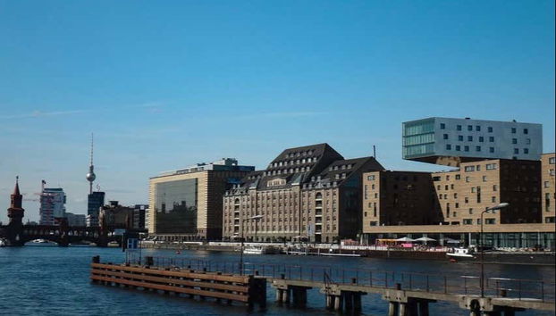 Explore Berlin with Berlin's sightseeing boat!