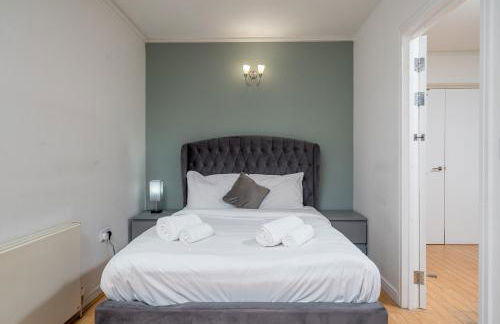 Lovely 3BD Flat, Parking, sleeps SIX close to O2 - Foto 46