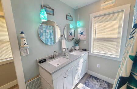 Stunning Lake Home w arcade and huge deck - Foto 26