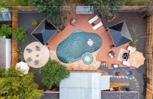 Bamboo Lagoon, Poolside Firelight, Jacuzzi and BBQ - Foto 1