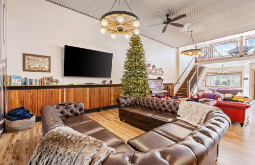 Historic Yellowstone Saloon - Foto 52