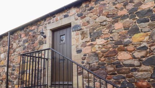 Honeysuckle - Photo 2