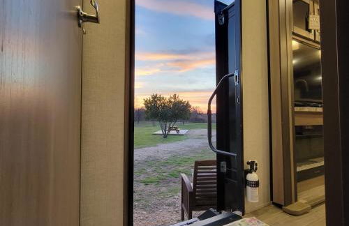 River RV, Romance Glamping Pup Paradise Riverside - Foto 15