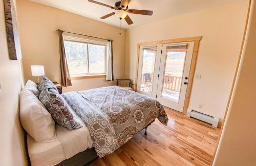 New! Beautiful, Spacious Modern Home on a Large Acreage - Peaks & Prairies Retreat - Foto 17